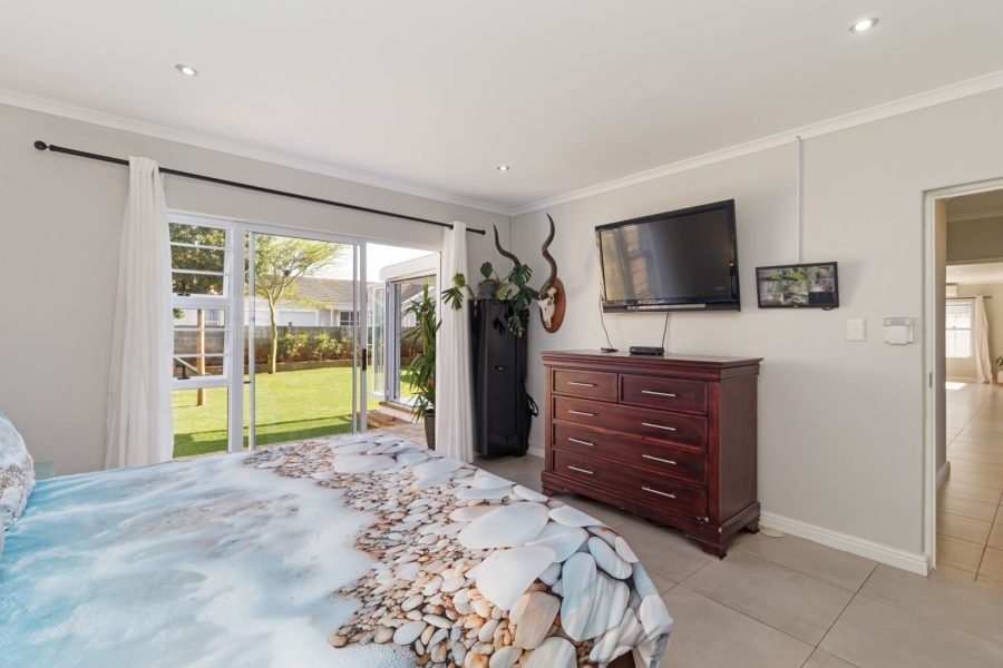 To Let 4 Bedroom Property for Rent in Sunningdale Western Cape